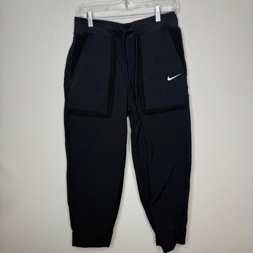 Nike Sportswear Essential Woven High Waisted Pants - Picture 4 of 8